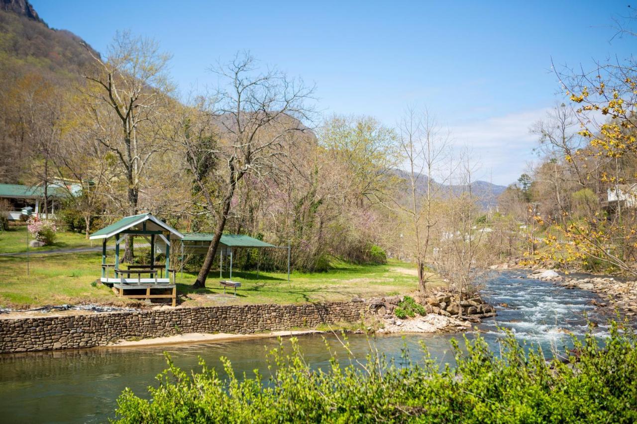 The Chimney Rock Inn & Cottages Экстерьер фото