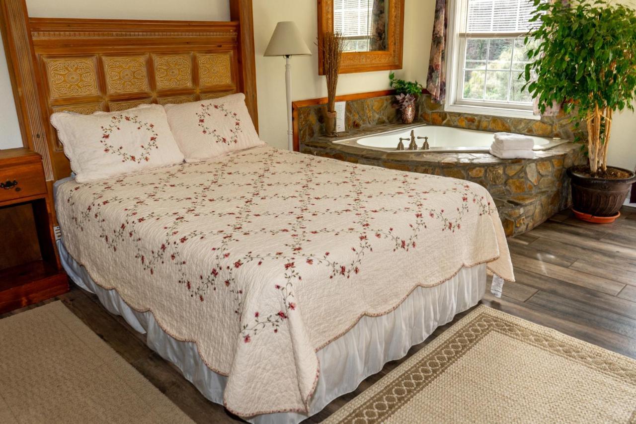 The Chimney Rock Inn & Cottages Экстерьер фото